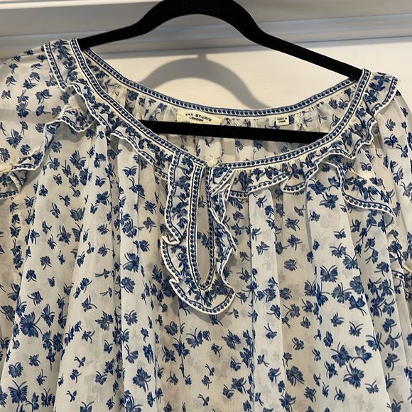 Max Studio  sheer blouse size large - Picture 2 of 4